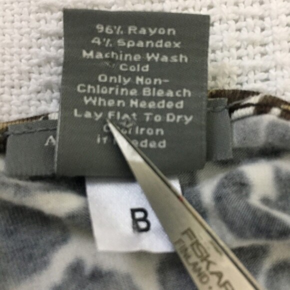 Ann Taylor Stretchy Sleeveless Top Women Petites Size SP Animal Print - Picture 8 of 8